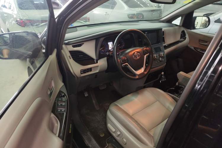 Used Toyota SIENNA 2016 3.5L Two-Wheel Drive 7-Seater Parallel Import Interior 3