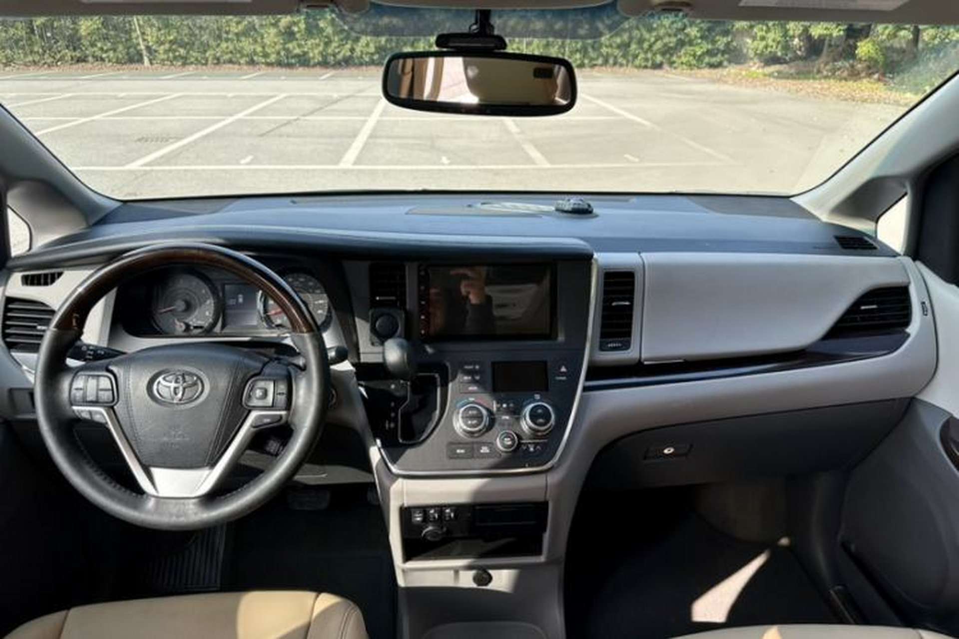 Used Toyota SIENNA 2016 3.5L Two-Wheel Drive 7-Seater Parallel Import Interior 9