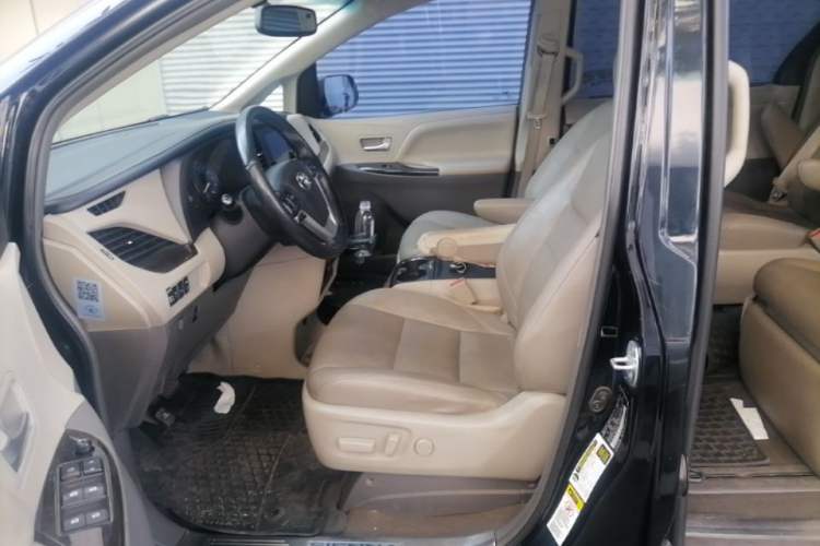 Used Toyota SIENNA  Left Front Seat