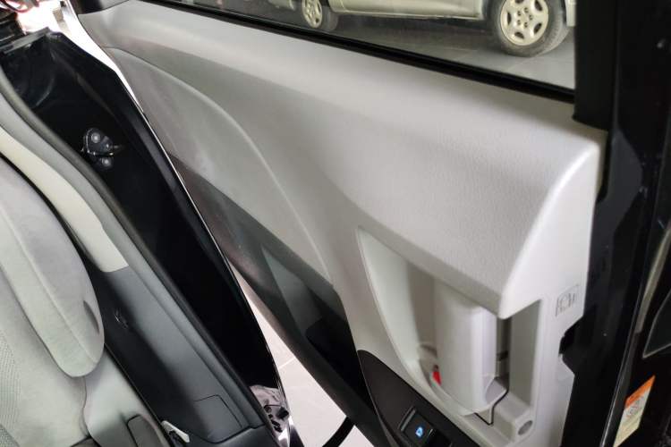 Used Toyota SIENNA 2016 3.5L Two-Wheel Drive 7-Seater Parallel Import Left Rear Door Interior