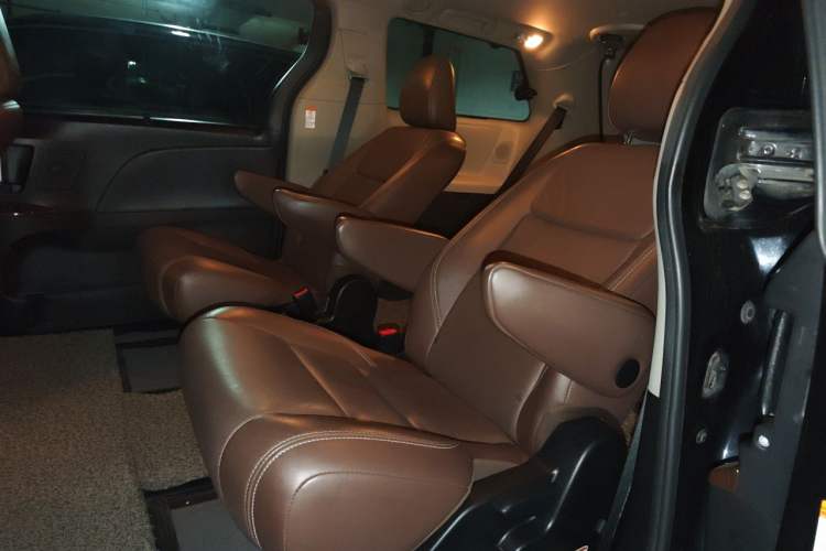 Used Toyota SIENNA  Left Rear Seat