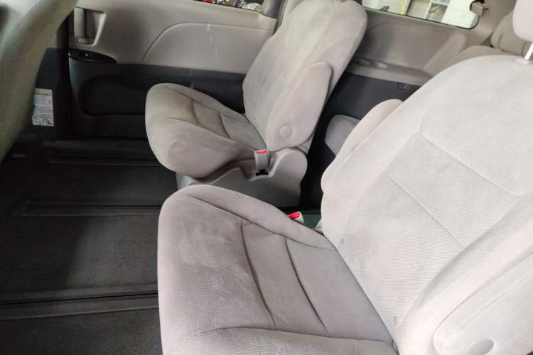 Used Toyota SIENNA 2016 3.5L Two-Wheel Drive 7-Seater Parallel Import Left Rear Seat