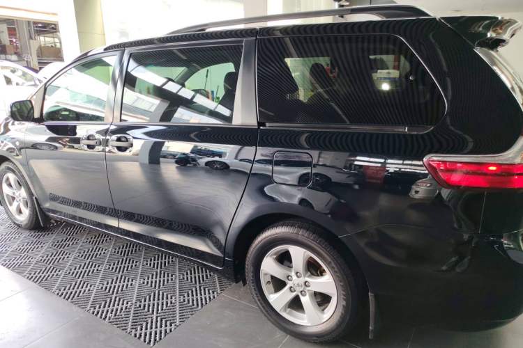 Used Toyota SIENNA 2016 3.5L Two-Wheel Drive 7-Seater Parallel Import Left Side
