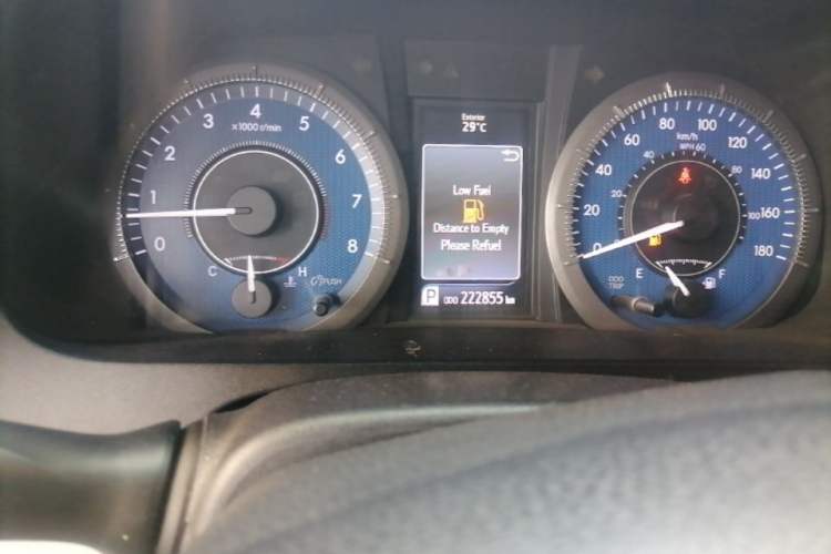 Used Toyota SIENNA  Odometer Close Up