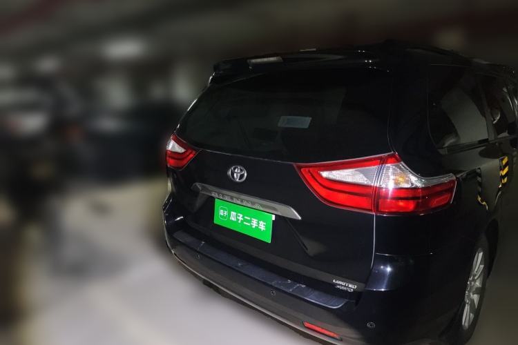 Used Toyota SIENNA  Rear