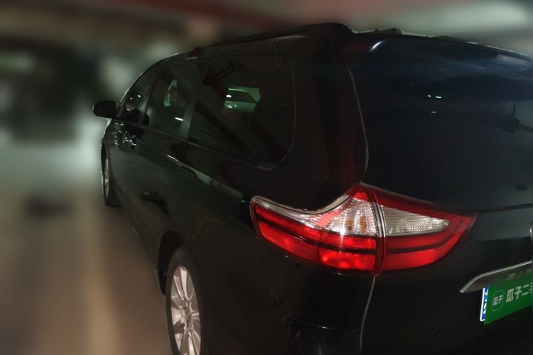 Used Toyota SIENNA  Rear Left 45 Deg