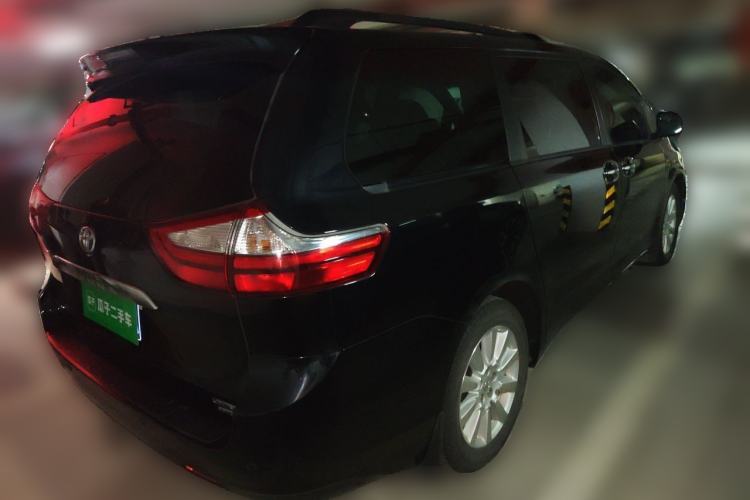 Used Toyota SIENNA  Rear Right 45 Deg