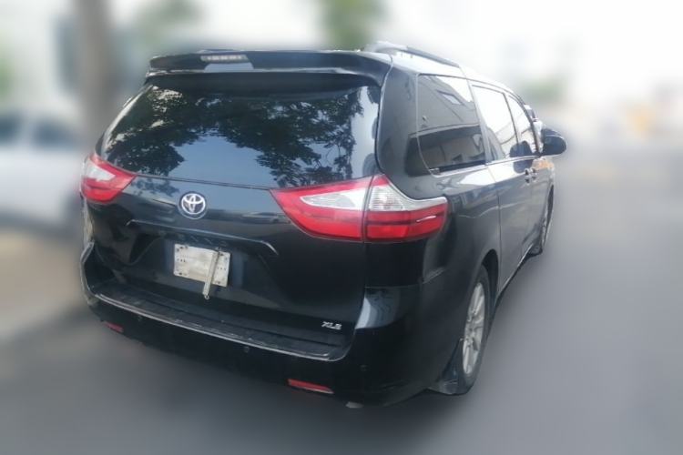 Used Toyota SIENNA  Rear Right 45 Deg