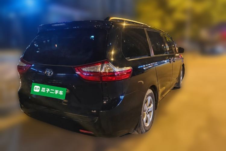 Used Toyota SIENNA  Rear Right 45 Deg