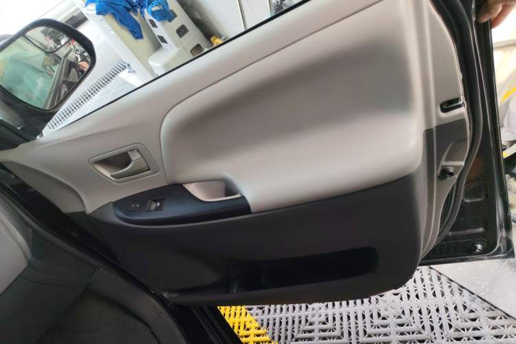Used Toyota SIENNA 2016 3.5L Two-Wheel Drive 7-Seater Parallel Import Right Front Door Interior