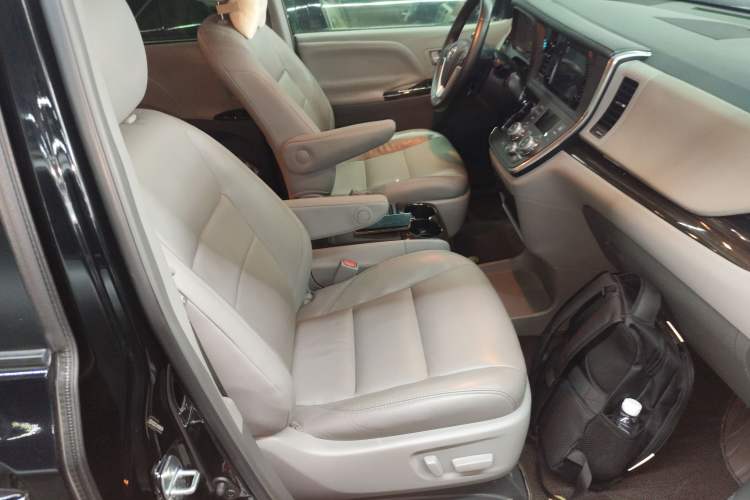 Used Toyota SIENNA 2016 3.5L Two-Wheel Drive 7-Seater Parallel Import Right Front Seat