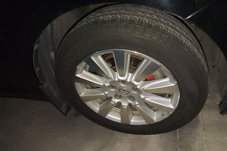 Used Toyota SIENNA  Right Front Wheel Hub