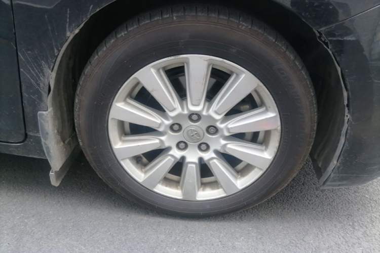 Used Toyota SIENNA  Right Front Wheel Hub