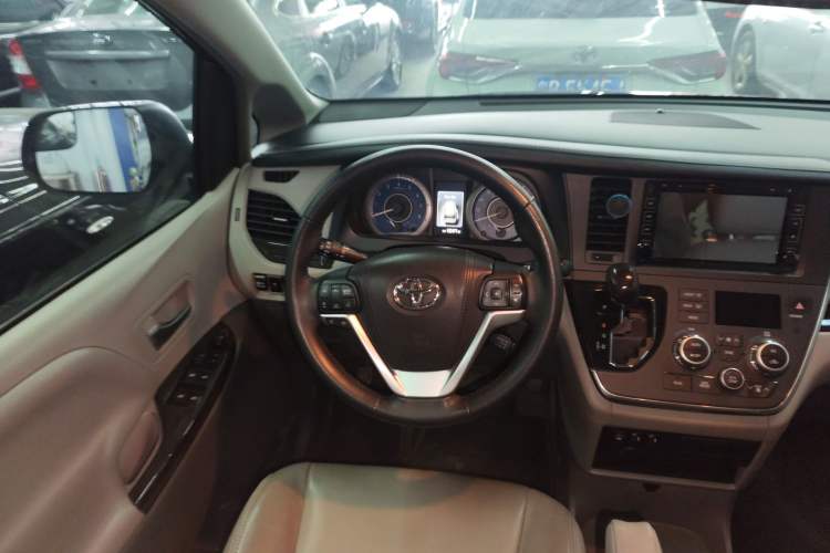 Used Toyota SIENNA 2016 3.5L Two-Wheel Drive 7-Seater Parallel Import Steering Wheel
