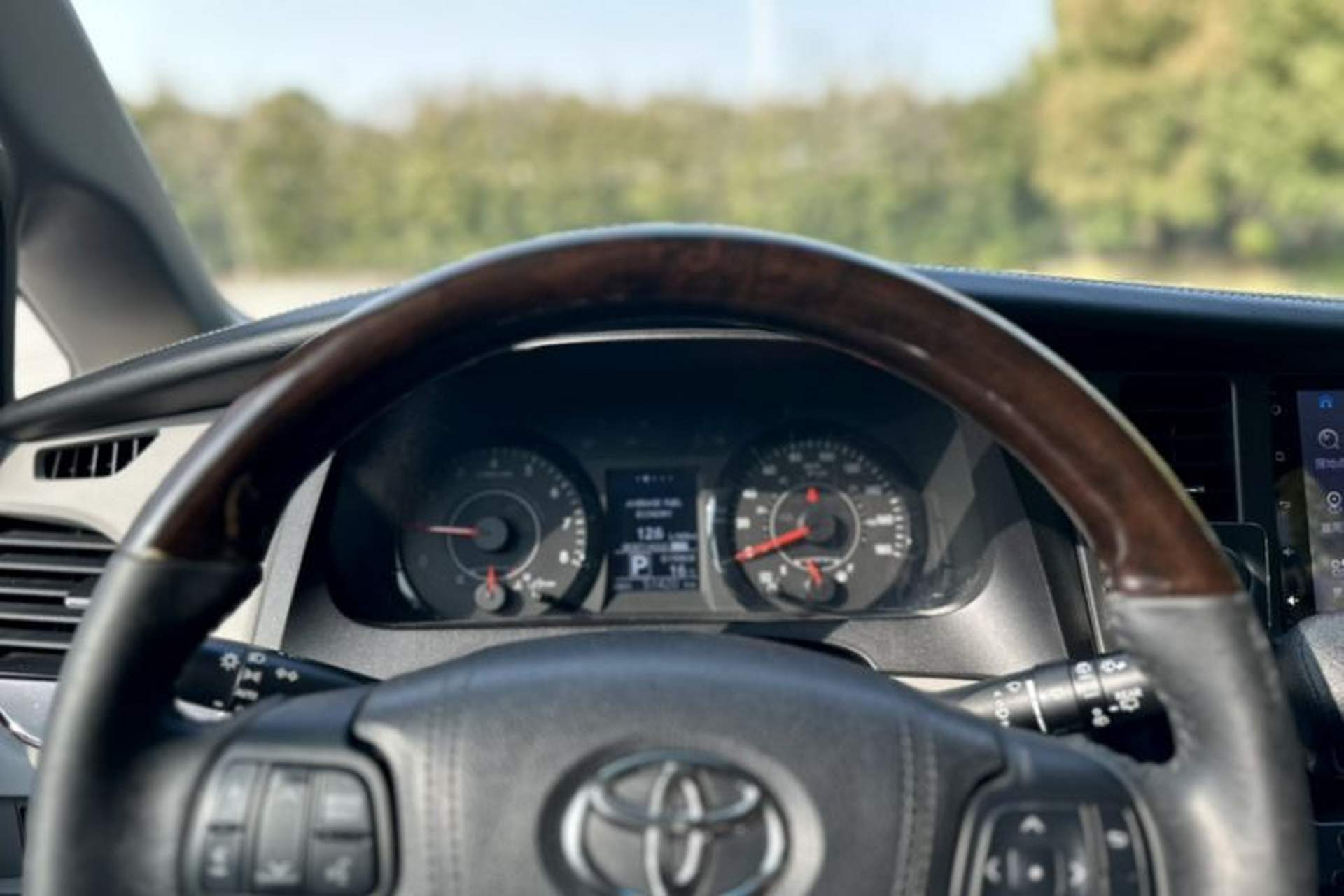 Used Toyota SIENNA 2016 3.5L Two-Wheel Drive 7-Seater Parallel Import Steering Wheel