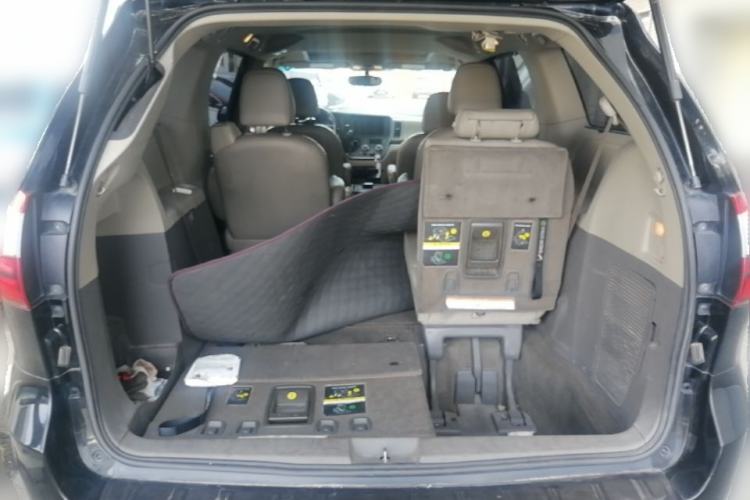 Used Toyota SIENNA  Trunk
