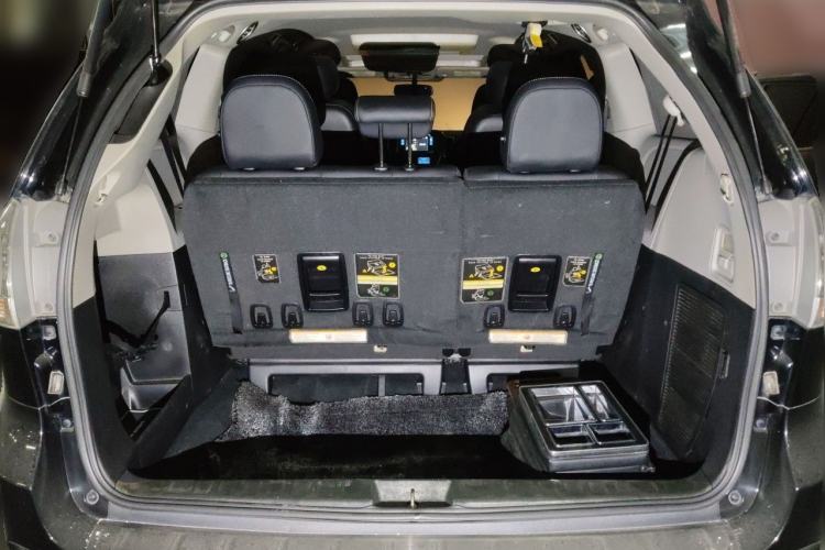 Used Toyota SIENNA 2016 3.5L Two-Wheel Drive 7-Seater Parallel Import Trunk
