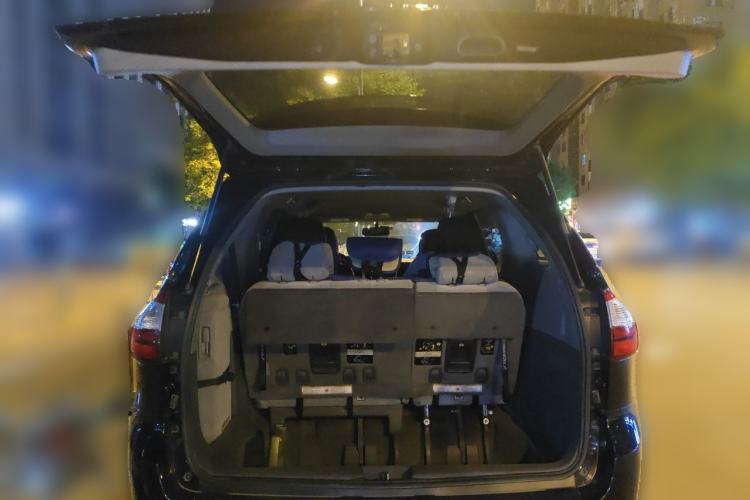 Used Toyota SIENNA  Trunk