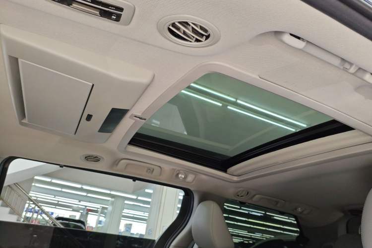Used Toyota SIENNA 2016 3.5L Two-Wheel Drive 7-Seater Parallel Import Headliner