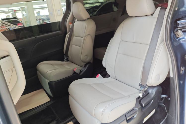 Used Toyota SIENNA 2016 3.5L Two-Wheel Drive 7-Seater Parallel Import Left Rear Seat