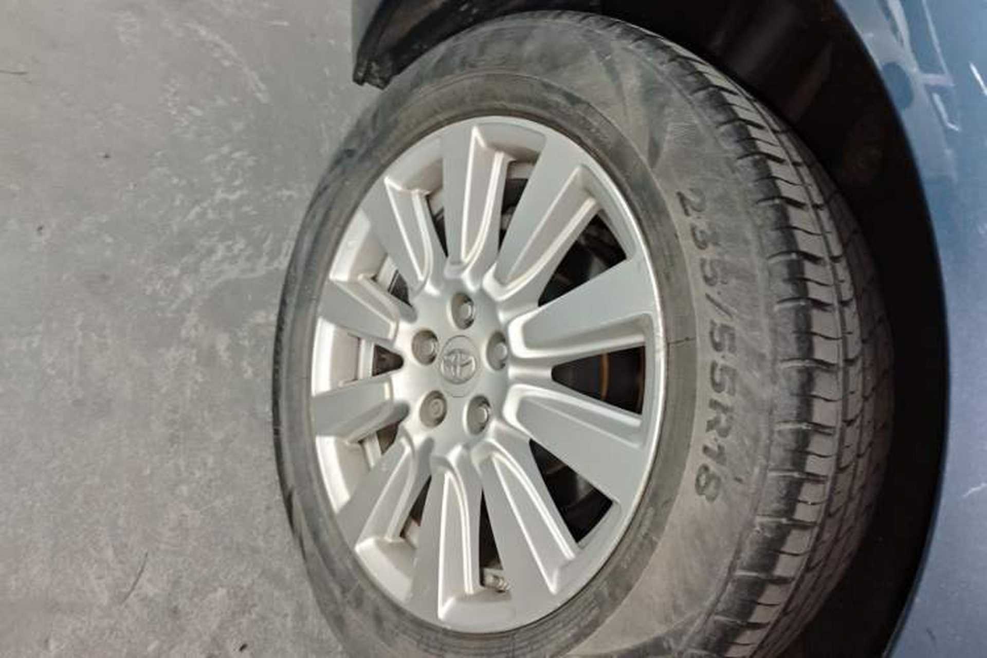 Used Toyota SIENNA 2016 3.5L Two-Wheel Drive 7-Seater Parallel Import Right Rear Wheel Hub