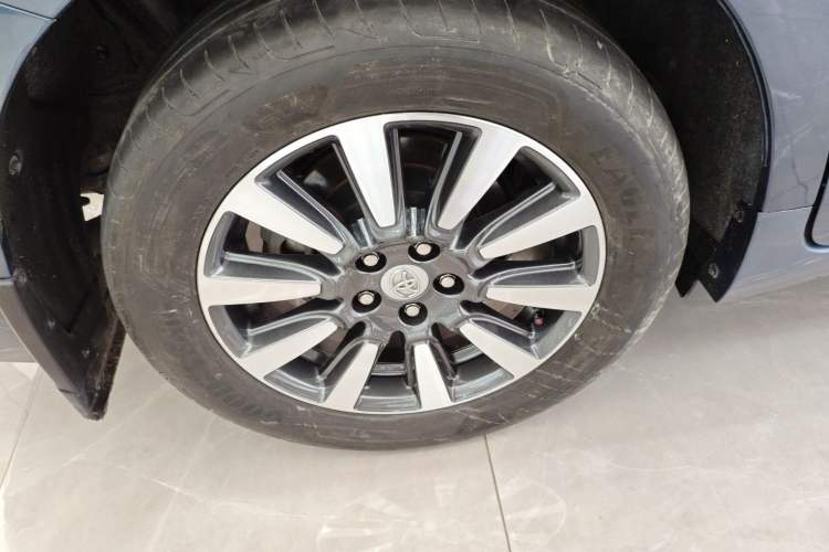 Used Toyota SIENNA 2016 3.5L Two-Wheel Drive 7-Seater Parallel Import Right Rear Wheel Hub