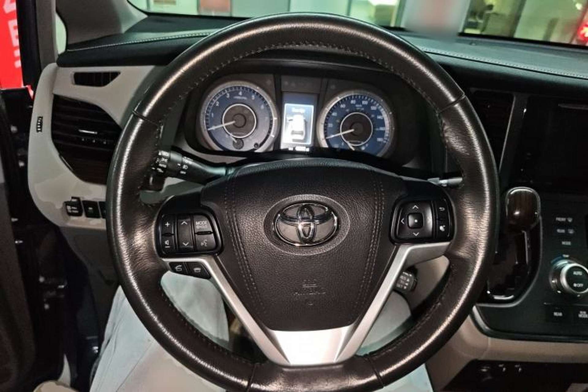 Used Toyota SIENNA 2016 3.5L Two-Wheel Drive 7-Seater Parallel Import Steering Wheel