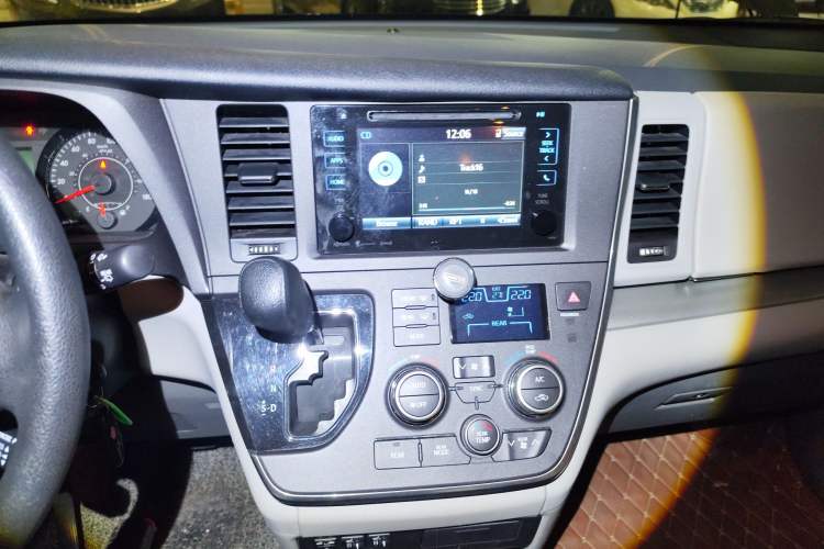 Used Toyota SIENNA 2016 3.5L Two-Wheel Drive 7-Seater Parallel Import Audio And AC Panel