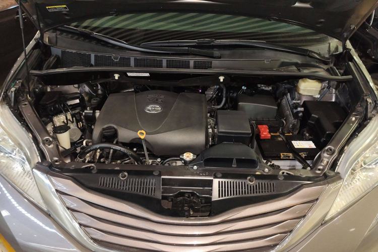 Used Toyota SIENNA 2016 3.5L Two-Wheel Drive 7-Seater Parallel Import Engine Bay