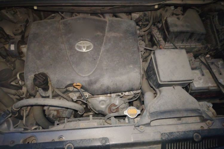Used Toyota SIENNA  Engine Bay