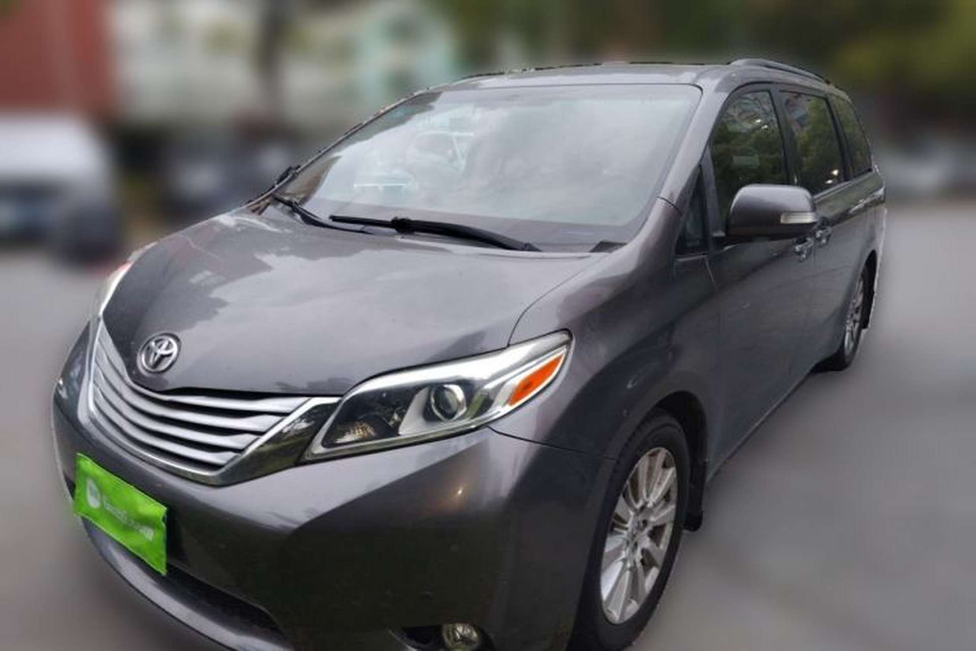 Used Toyota SIENNA  Front Left 45 Deg