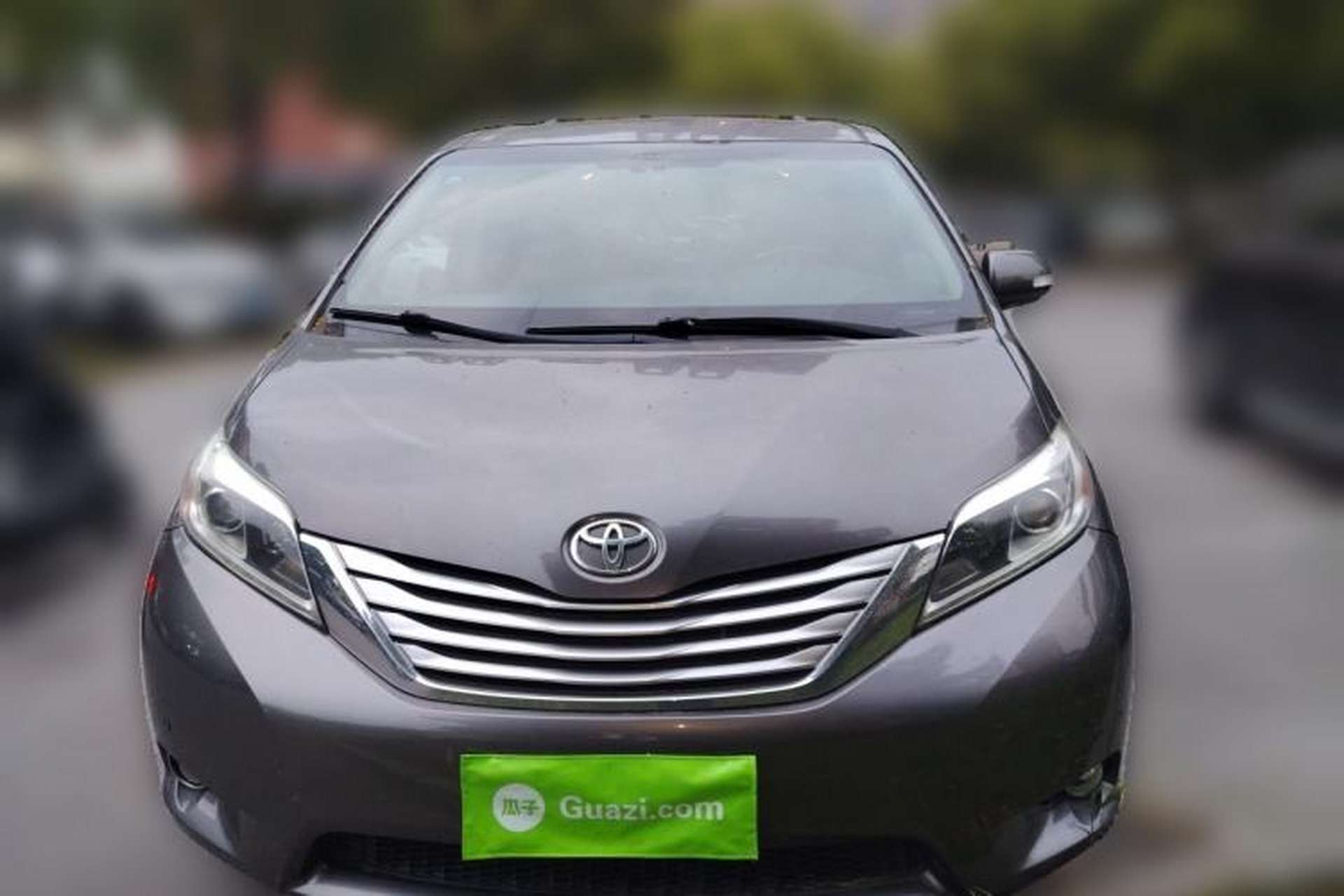 Used Toyota SIENNA  Front