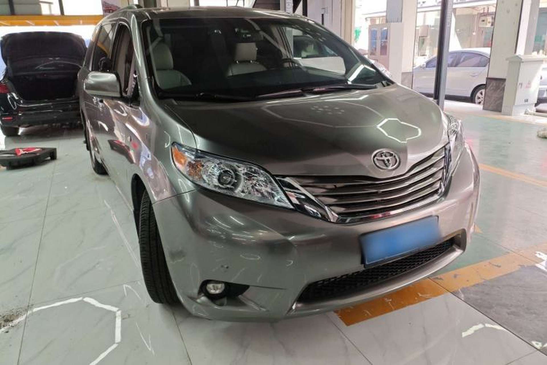 Used Toyota SIENNA 2016 3.5L Two-Wheel Drive 7-Seater Parallel Import Front Right 45 Deg