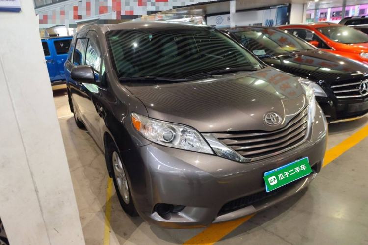 Used Toyota SIENNA 2016 3.5L Two-Wheel Drive 7-Seater Parallel Import Front Right 45 Deg