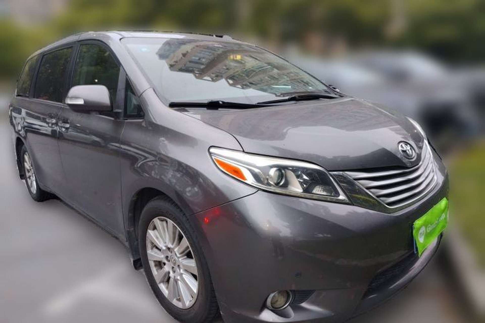 Used Toyota SIENNA  Front Right 45 Deg