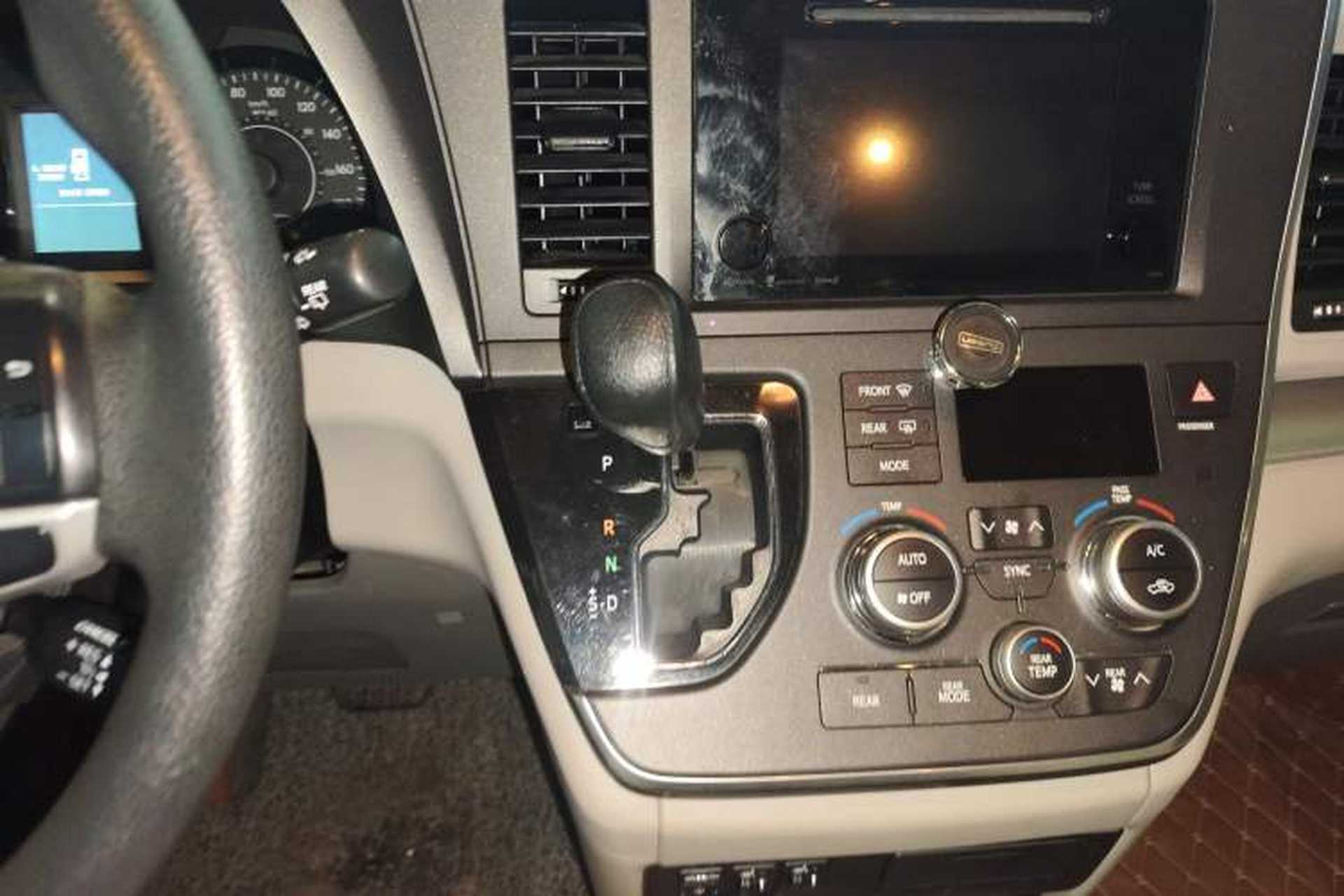 Used Toyota SIENNA 2016 3.5L Two-Wheel Drive 7-Seater Parallel Import Gear Lever