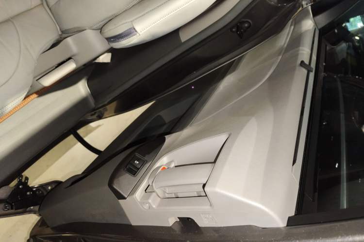 Used Toyota SIENNA 2016 3.5L Two-Wheel Drive 7-Seater Parallel Import Left Rear Door Interior