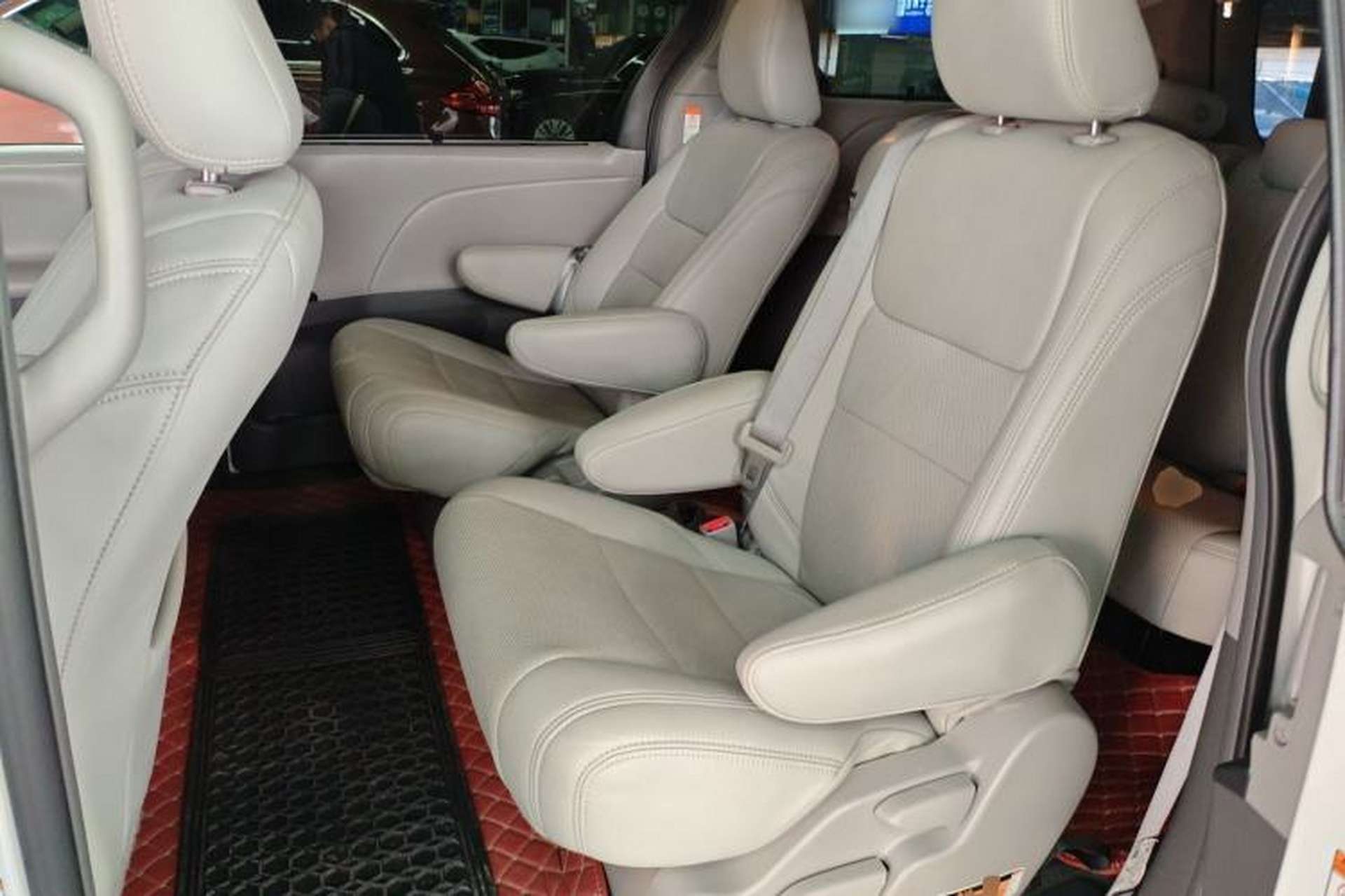 Used Toyota SIENNA 2016 3.5L Two-Wheel Drive 7-Seater Parallel Import Left Rear Seat