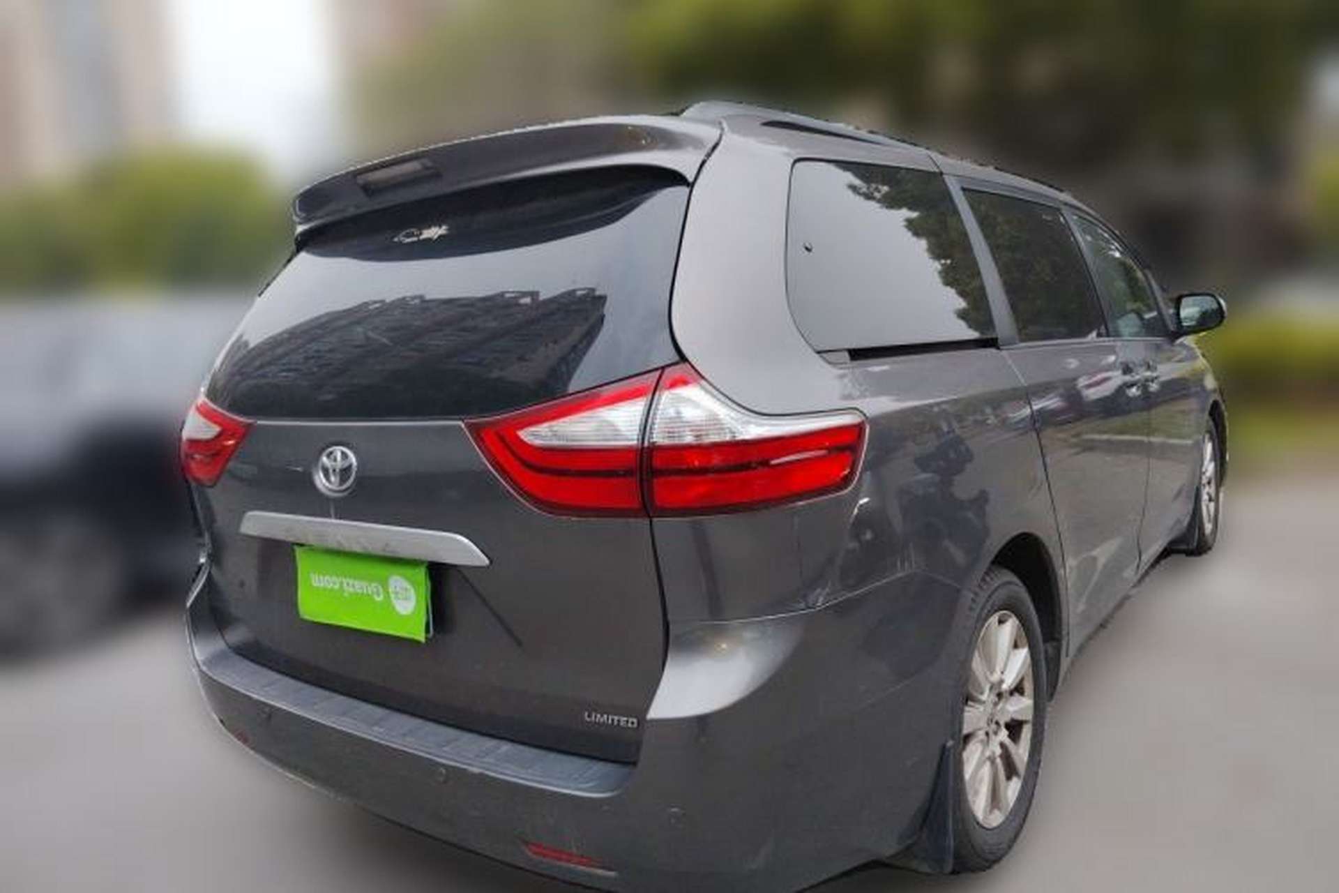 Used Toyota SIENNA  Rear Right 45 Deg