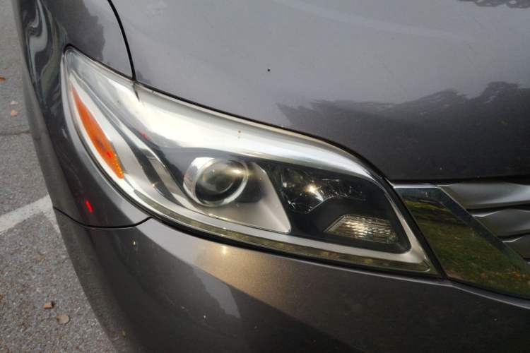 Used Toyota SIENNA  Right Front Headlight