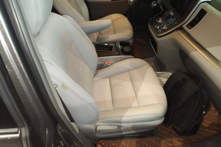 Used Toyota SIENNA 2016 3.5L Two-Wheel Drive 7-Seater Parallel Import Right Front Seat