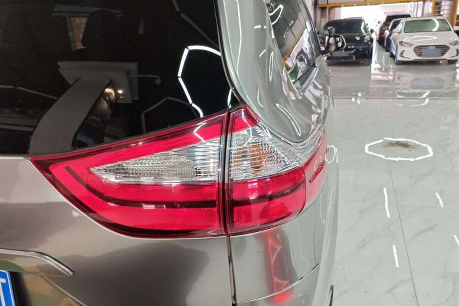 Used Toyota SIENNA 2016 3.5L Two-Wheel Drive 7-Seater Parallel Import Right Rear Taillight