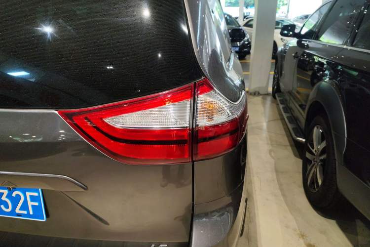 Used Toyota SIENNA 2016 3.5L Two-Wheel Drive 7-Seater Parallel Import Right Rear Taillight
