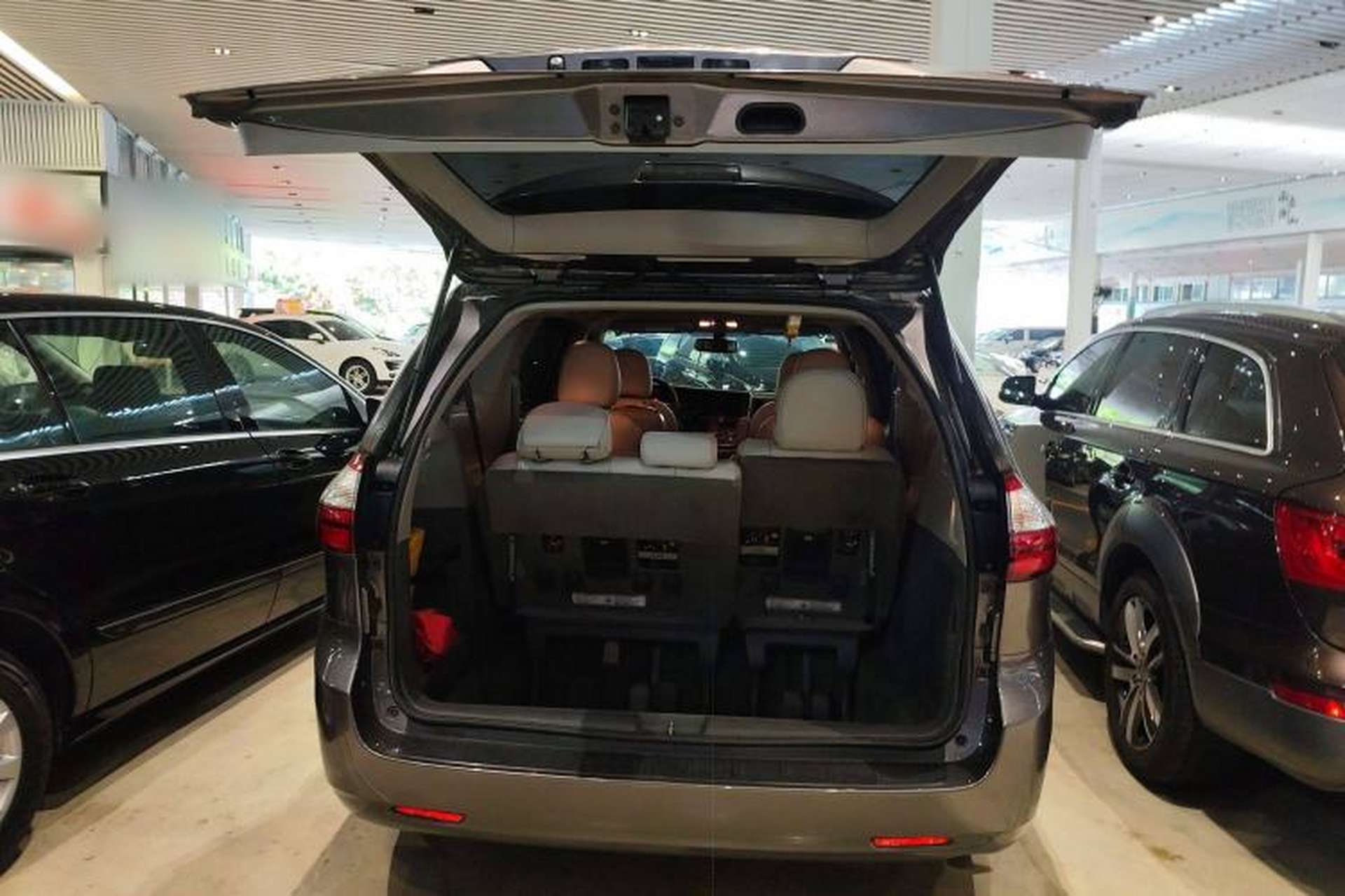 Used Toyota SIENNA 2016 3.5L Two-Wheel Drive 7-Seater Parallel Import Trunk