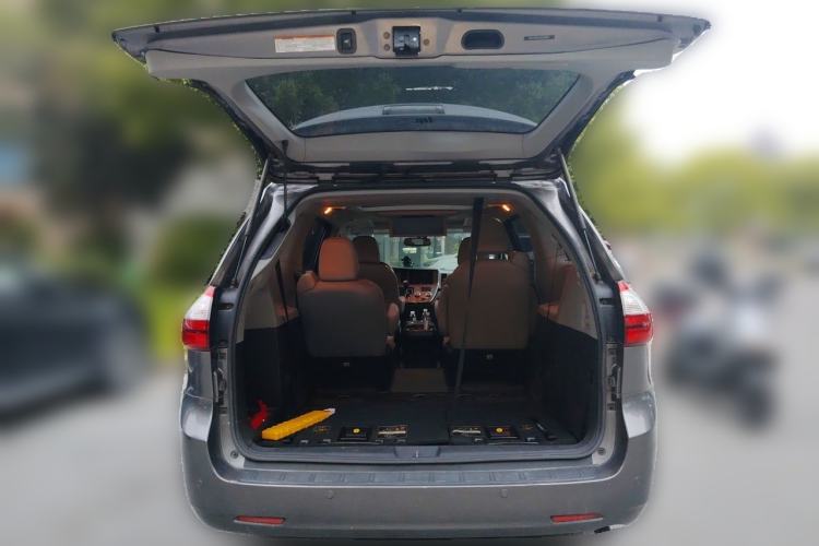 Used Toyota SIENNA  Trunk