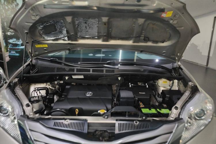 Used Toyota SIENNA 2016 3.5L Two-Wheel Drive 7-Seater Parallel Import Engine Bay
