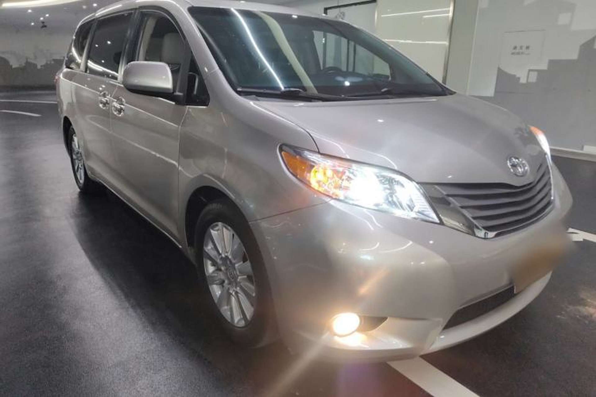 Used Toyota SIENNA 2016 3.5L Two-Wheel Drive 7-Seater Parallel Import Exterior 2