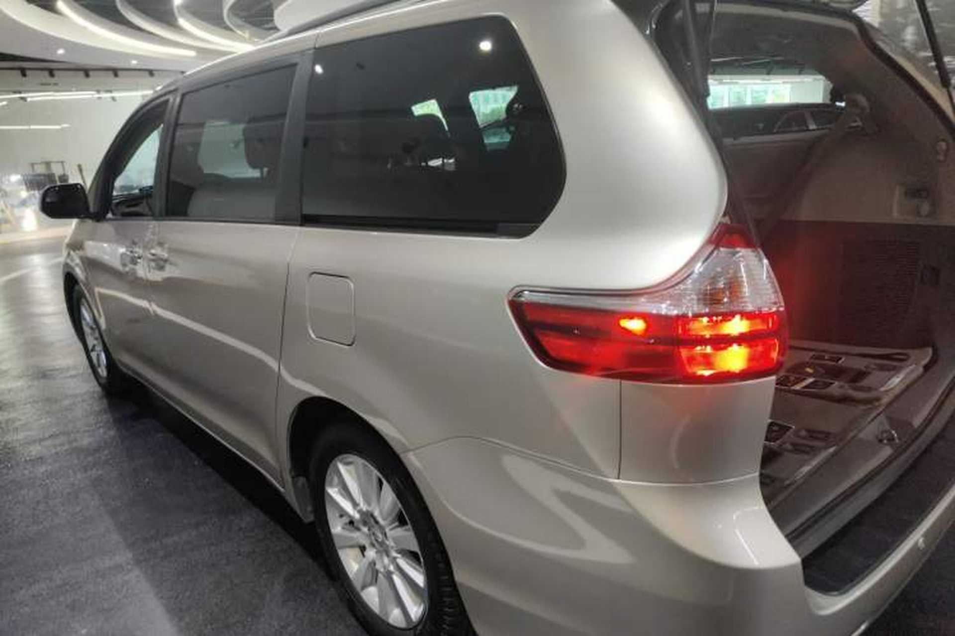 Used Toyota SIENNA 2016 3.5L Two-Wheel Drive 7-Seater Parallel Import Exterior 3