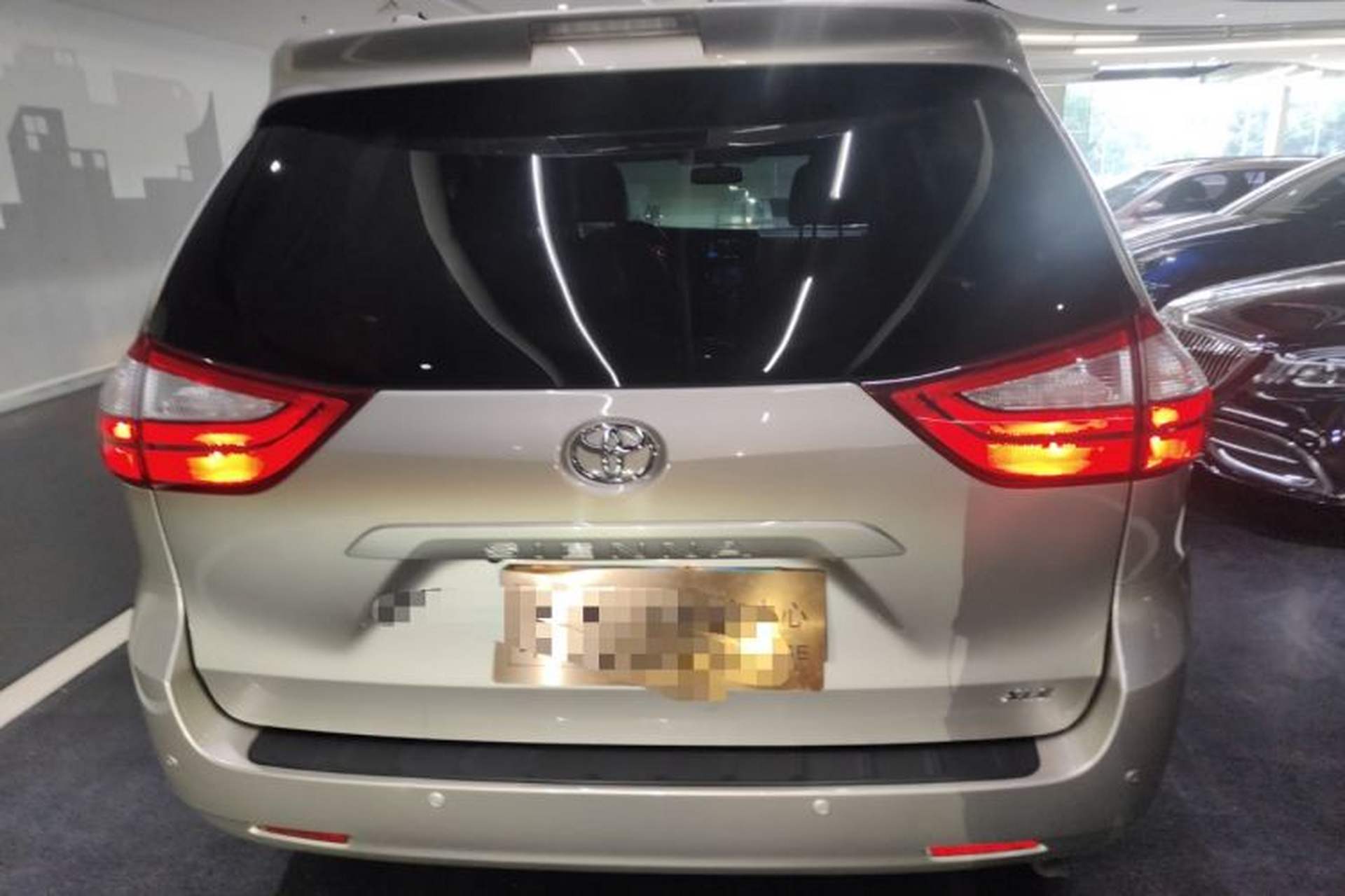 Used Toyota SIENNA 2016 3.5L Two-Wheel Drive 7-Seater Parallel Import Exterior 4