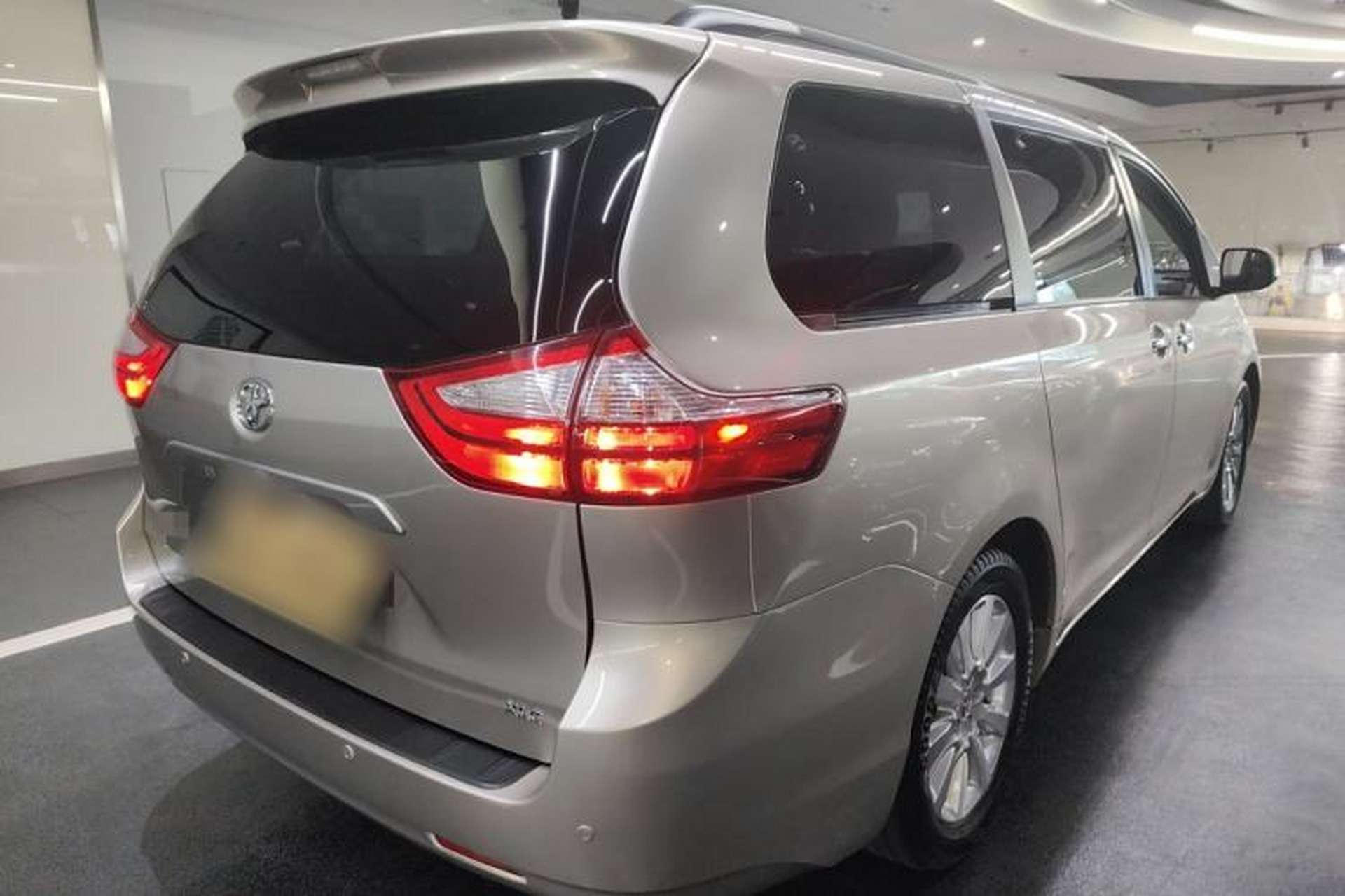 Used Toyota SIENNA 2016 3.5L Two-Wheel Drive 7-Seater Parallel Import Exterior 5